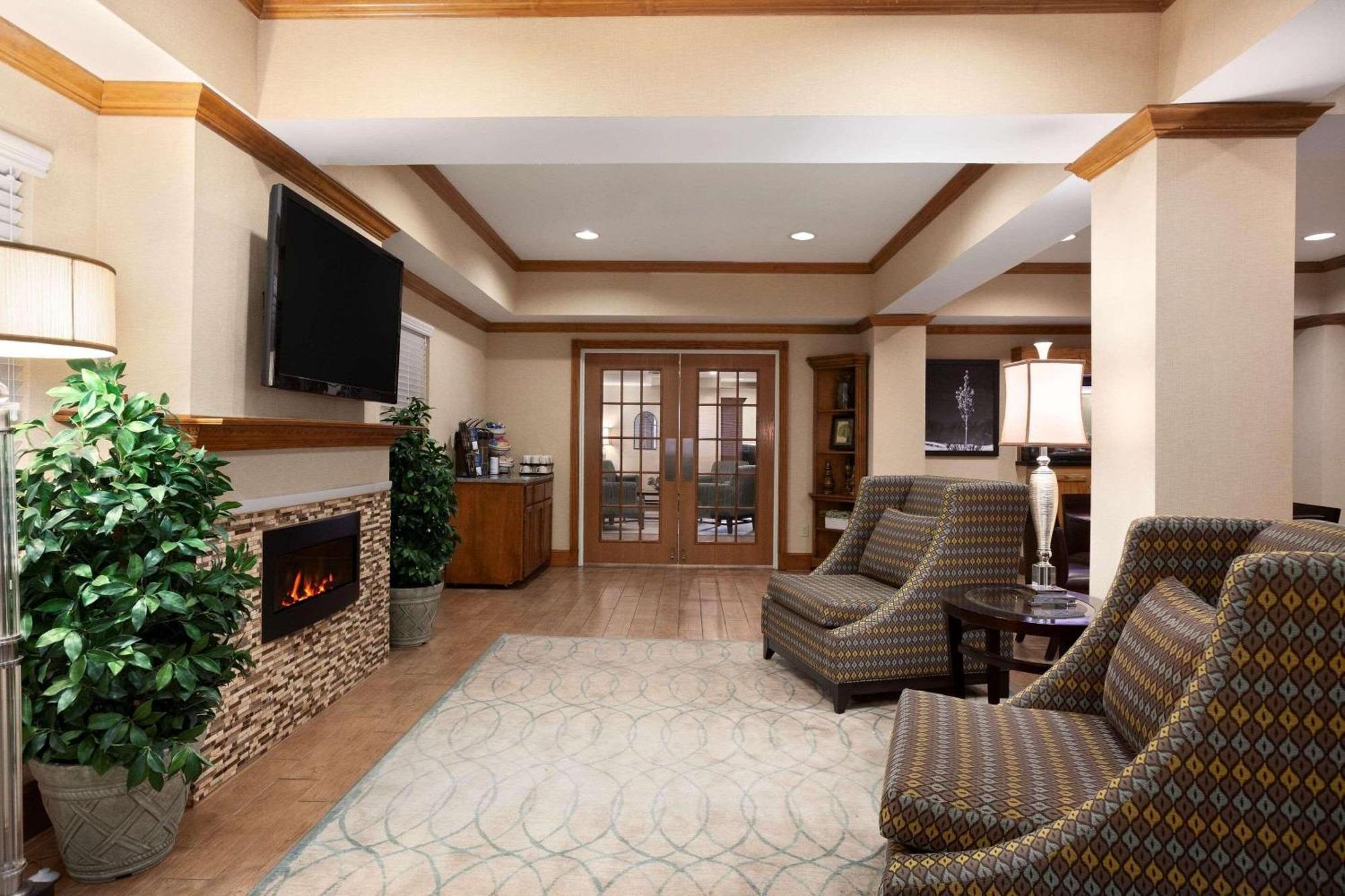 Hotel Country & By Radisson, Lubbock, Tx